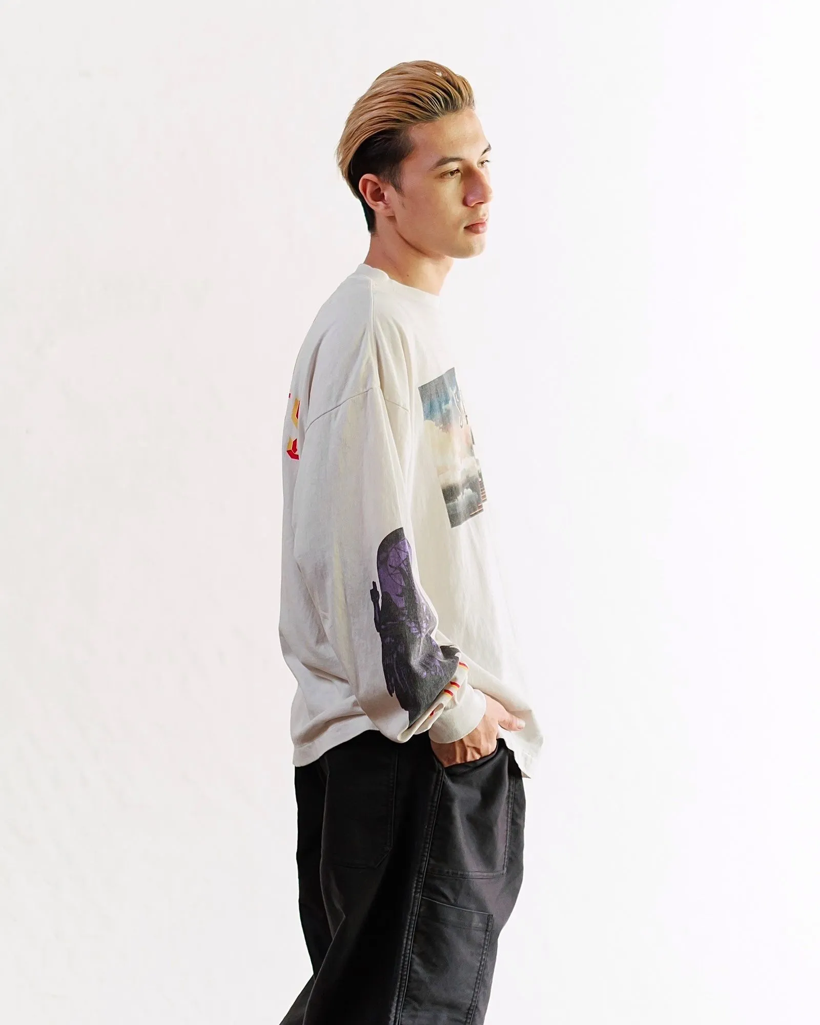 SAINT Mxxxxxx SAINT PICTURES L/S TEE/WHITE Columbia Pictures SAINT Goddess Long Sleeve Off-White S-XL Pays tribute to the Columbia Pictures Title Goddess. Full of fun. Ready-made clothes are washed. The texture is soaring. Authentic level printing is restored. Look for cylindrical seamless fabrics. It is almost meaningless if it is not a cylindrical fabric.
